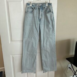 Abercrombie curve love the 90s relaxed high rise jean size 26 (2R)